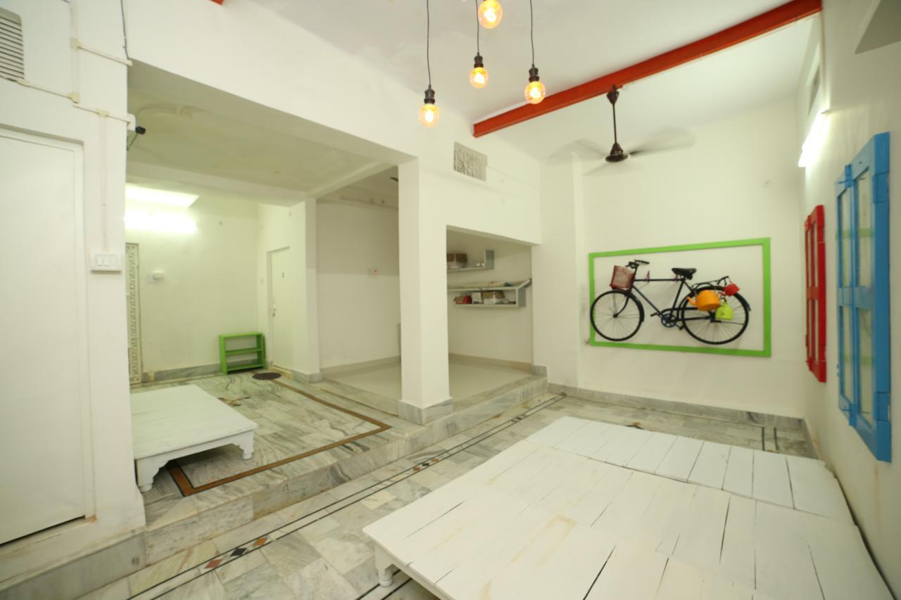 By Roadhouse Hostel