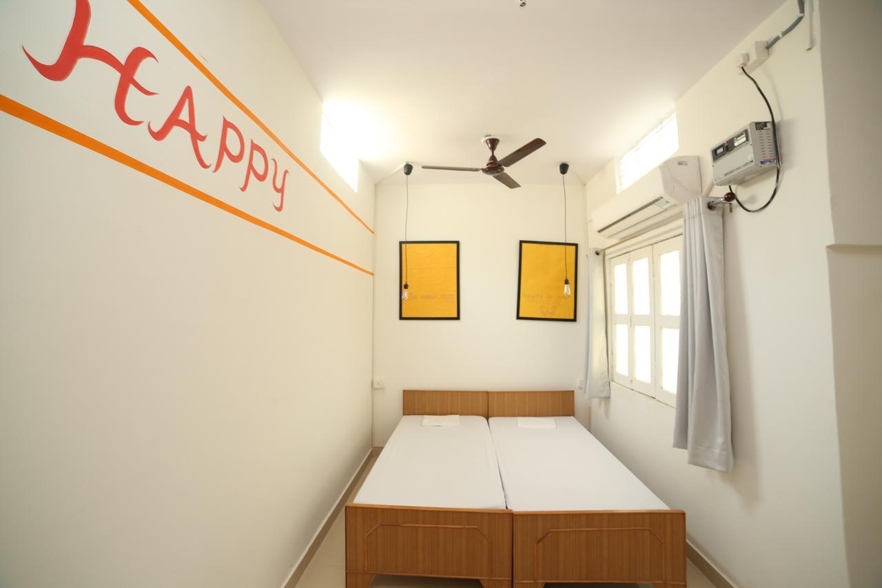 Hostel By Roadhouse *